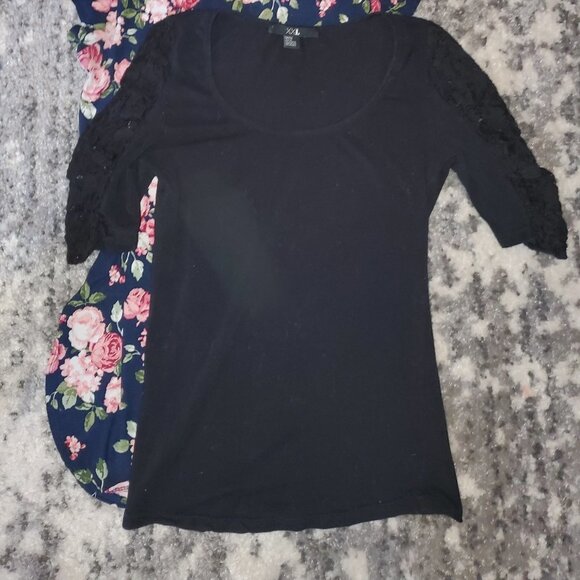 2/1 Casual Tops F21 Black and Flowered shortsleeve - Picture 6 of 6
